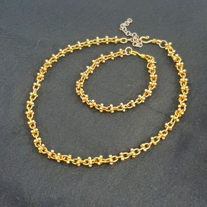Gold Tone Necklace vintage avant-garde unusual link design 16' Necklace bracelet
